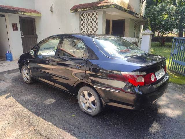 https://images10.gaadi.com/usedgaadi-sellcar/UsedCar/0f1b93fc-1d3b-4878-bd90-024e890388e0/6baf2644-f06a-4e8e-84aa-cddc8682c346.jpg?imwidth=6402