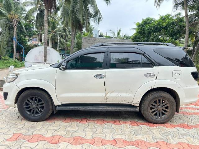 https://images10.gaadi.com/usedgaadi-sellcar/UsedCar/0f1c468f-e4bc-4127-96d0-44b4e27b9fe7/2a48a791-b8fb-4e73-a479-fd883c6de3a8.jpeg?imwidth=6402