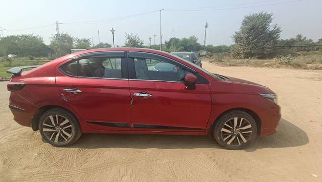 https://images10.gaadi.com/usedgaadi-sellcar/UsedCar/0f426235-2c72-4e07-918e-22cec91cdbb1/907981aa-4962-4ac9-9eac-fb566b426614.jpg?imwidth=6401