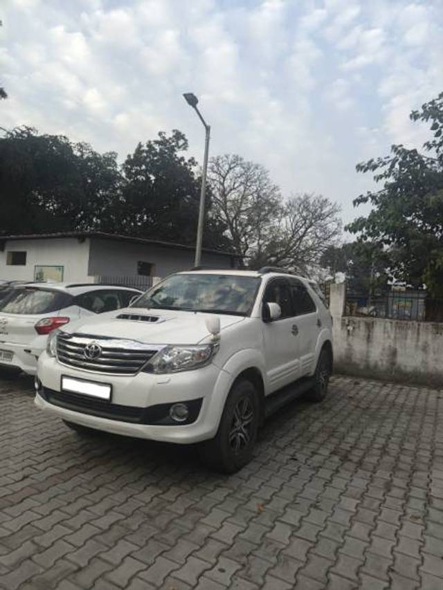 https://images10.gaadi.com/usedgaadi-sellcar/UsedCar/0fd140df-6c70-48fb-acd9-f8207e76237b/ce412127-f1e5-4f2a-aecc-103937b14ae9.jpg?imwidth=6401