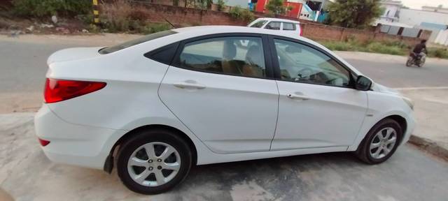 https://images10.gaadi.com/usedgaadi-sellcar/UsedCar/0ff677b3-f38a-4d33-b019-65caff6a4578/81d261b2-697e-4a4f-a1b1-313440bc65d2.jpg?imwidth=6401
