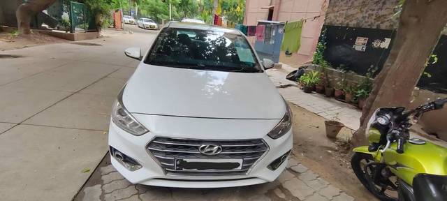 https://images10.gaadi.com/usedgaadi-sellcar/UsedCar/0fff5084-feba-4de8-b89f-6010aee21f6f/bac21971-9a58-446d-8ace-bd7e32063154.jpg?imwidth=6402