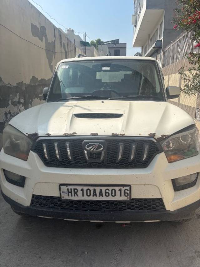 https://images10.gaadi.com/usedgaadi-sellcar/UsedCar/1000cce7-ab3c-4a9e-b50a-8e39346955ff/95c95d69-771e-4dcc-930e-7d6a9d4ff805.jpeg?imwidth=6402