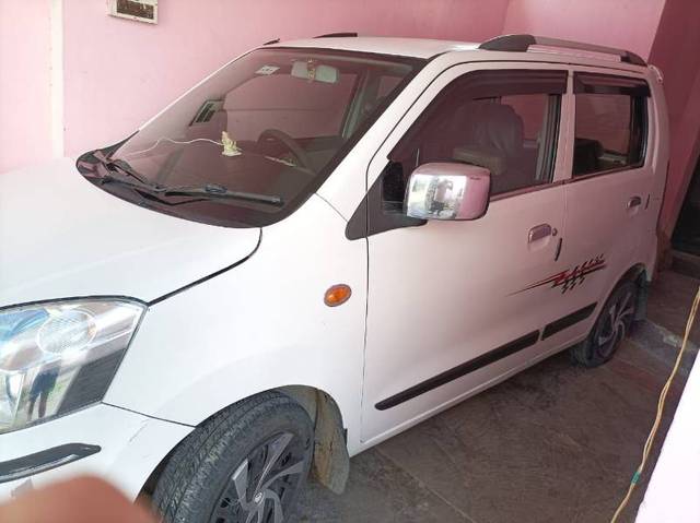 https://images10.gaadi.com/usedgaadi-sellcar/UsedCar/10141a33-1130-4af5-bc9d-6855f6c80a67/c2a8a3e8-2b2f-4000-abc0-cb0cad3d0f0b.jpg?imwidth=6402