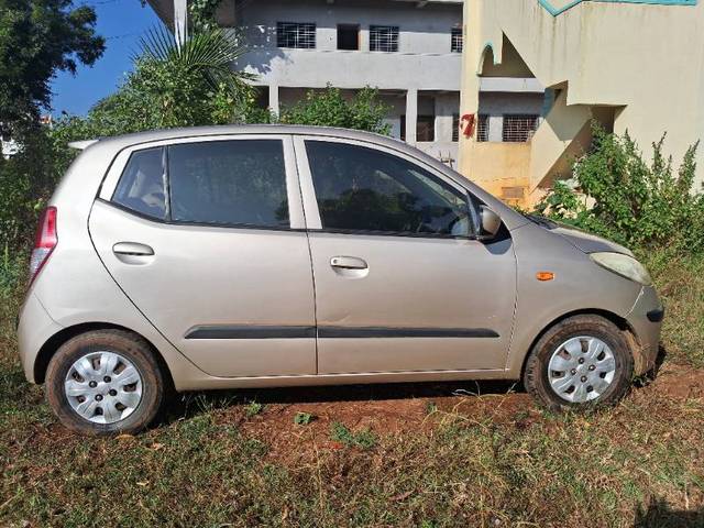 https://images10.gaadi.com/usedgaadi-sellcar/UsedCar/1054cc1d-ad04-4971-b723-4e50d08a73f1/f6d242b1-4de4-4eba-a594-6c6e07a8c472.jpg?imwidth=6401