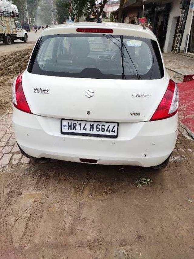 https://images10.gaadi.com/usedgaadi-sellcar/UsedCar/106cae22-879d-4532-b272-45816fb8ca8f/69a90435-fa0c-46e9-a640-3cef3d16173c.jpg?imwidth=6401