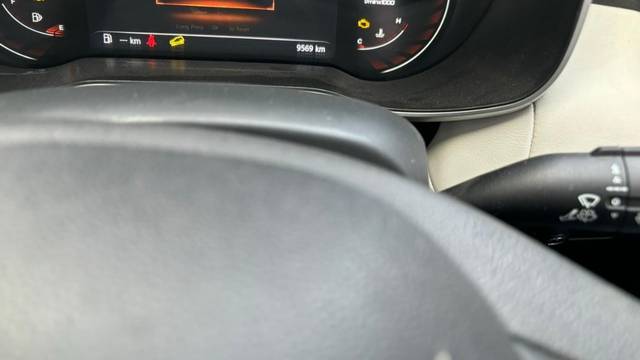 https://images10.gaadi.com/usedgaadi-sellcar/UsedCar/10962421-b85b-4015-8e2e-0b473991360f/0677e335-aedb-4936-a004-f9a69822c9c3.jpeg?imwidth=6402