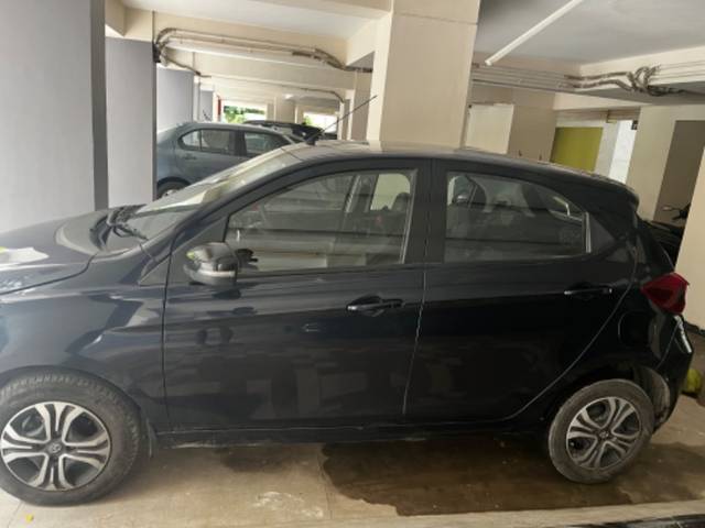 https://images10.gaadi.com/usedgaadi-sellcar/UsedCar/10ac933f-e653-4901-9fa4-5bbb11d9267a/87c00eb6-63cb-4d69-859b-87d29357a7a8.jpeg?imwidth=6402