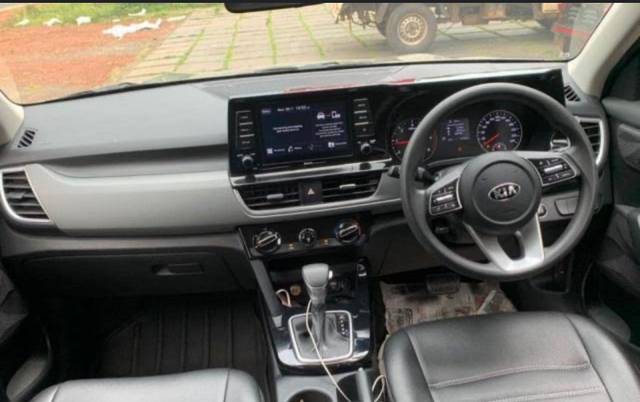 https://images10.gaadi.com/usedgaadi-sellcar/UsedCar/10be03fd-d77b-4458-96d5-0ff921931375/ce97c9c3-6270-41b4-92e2-f6ade8b5be05.jpeg?imwidth=6401