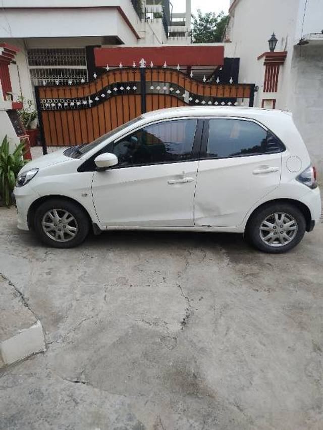 https://images10.gaadi.com/usedgaadi-sellcar/UsedCar/10c26d69-9694-4e22-8974-4f9838e43799/f2ef827b-996a-4c50-9952-a80e7a0076cb.jpg?imwidth=6402