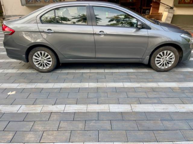 https://images10.gaadi.com/usedgaadi-sellcar/UsedCar/10c4b759-3f3f-400d-9627-e0018afb5c02/d014df17-4e7f-47b7-bd2b-20d1095ef1e3.jpeg?imwidth=6401