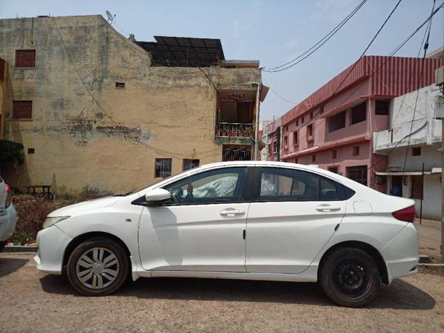 https://images10.gaadi.com/usedgaadi-sellcar/UsedCar/10dfb020-f204-4195-b276-540dde0d624d/2ee7741a-1838-4b24-b84d-8c4eb23f0bbf.jpg?imwidth=6400