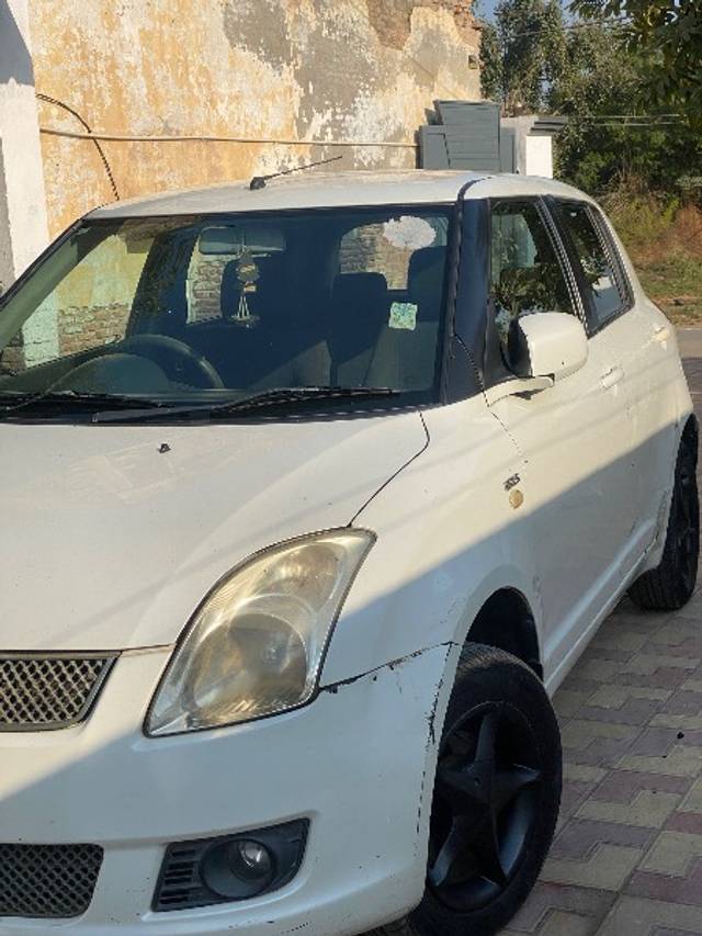 https://images10.gaadi.com/usedgaadi-sellcar/UsedCar/111ea5b3-9116-46e2-a9fc-9c30c9def712/205b47a6-58a0-4657-9796-394e4a00b2f1.jpg?imwidth=6402