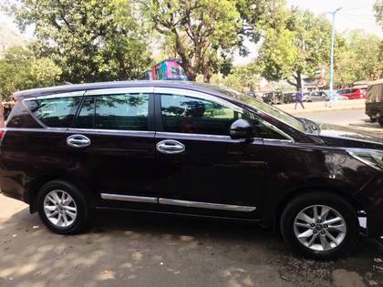 Toyota Innova Crysta 2.4 G MT 8S BSIV Toyota Innova Crysta 2.4 G MT 8S BSIV