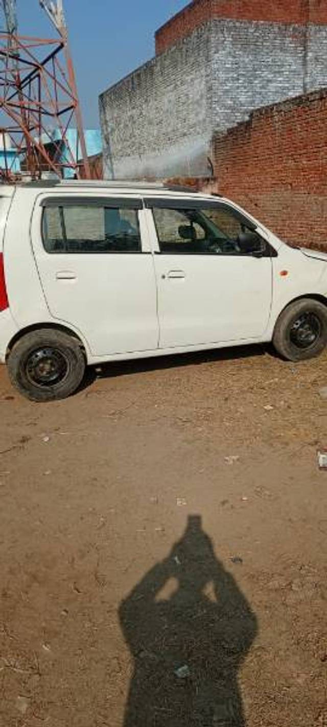 https://images10.gaadi.com/usedgaadi-sellcar/UsedCar/115dd0b0-84a3-420a-9b64-b930008917d6/633a53e0-6400-4230-a72f-763101e1748d.jpg?imwidth=6401