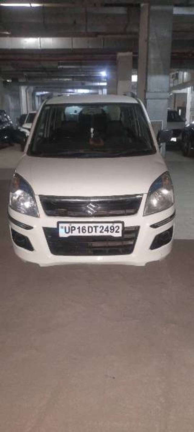 https://images10.gaadi.com/usedgaadi-sellcar/UsedCar/115ea62f-795f-4c48-94c4-dbfefc63e85f/41814b1f-eed5-40a1-8084-1cee98f62843.jpg?imwidth=6400