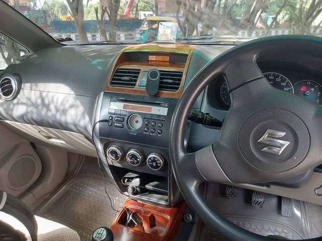 https://images10.gaadi.com/usedgaadi-sellcar/UsedCar/1208dad2-481a-4320-b995-6b98525232af/a064530a-d4bd-431a-88ae-ebc1b69b6f14.jpg?imwidth=6402