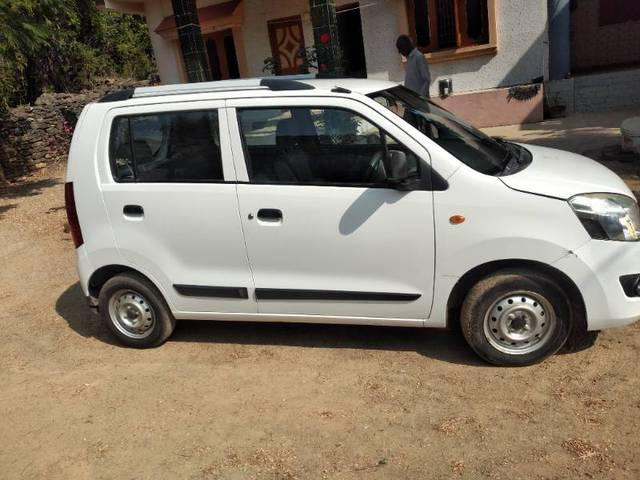 https://images10.gaadi.com/usedgaadi-sellcar/UsedCar/121f49ce-6a4f-4411-b46d-b5e93aa31cc6/a84a1296-e4a0-444c-a756-4fcdcbba8459.jpg?imwidth=6401