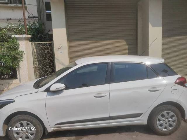 https://images10.gaadi.com/usedgaadi-sellcar/UsedCar/122b721a-7633-49c6-8bbe-11fb0ea60a36/63e6b5cb-b69b-498f-b0eb-e838ee109743.jpg?imwidth=6402