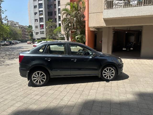 https://images10.gaadi.com/usedgaadi-sellcar/UsedCar/12377339-d0ed-4193-9bcf-f8f288beb961/1387ced5-4249-4711-ad2a-a5bfb44f4e97.jpeg?imwidth=6401