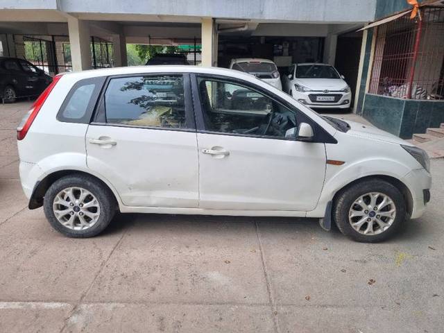 https://images10.gaadi.com/usedgaadi-sellcar/UsedCar/1292e00d-c78a-4165-8900-e7466689c670/a9af98b9-e1a3-4d1d-af36-569be750ba66.jpg?imwidth=6401