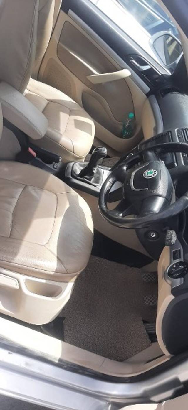 https://images10.gaadi.com/usedgaadi-sellcar/UsedCar/12b134a6-d25b-4c52-8919-ce09423d0e18/92575b45-e0dd-4a44-8363-dcb809e7e071.jpg?imwidth=6402