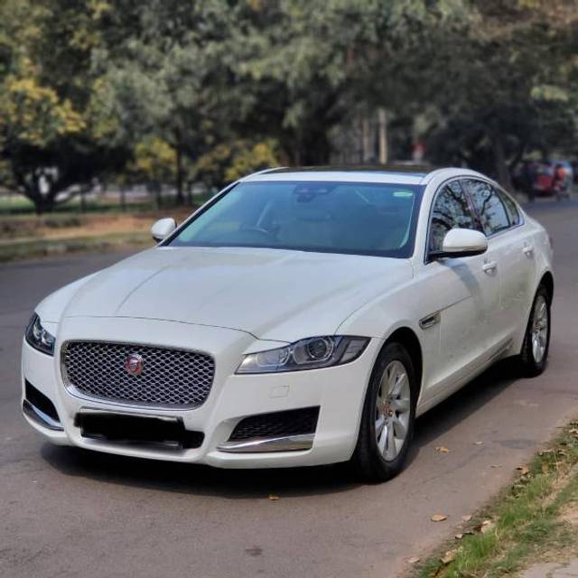 https://images10.gaadi.com/usedgaadi-sellcar/UsedCar/12b3badc-6c13-45b1-9c83-bede6bc0c299/b64e1872-6980-475b-96c2-781152430953.jpg?imwidth=6402