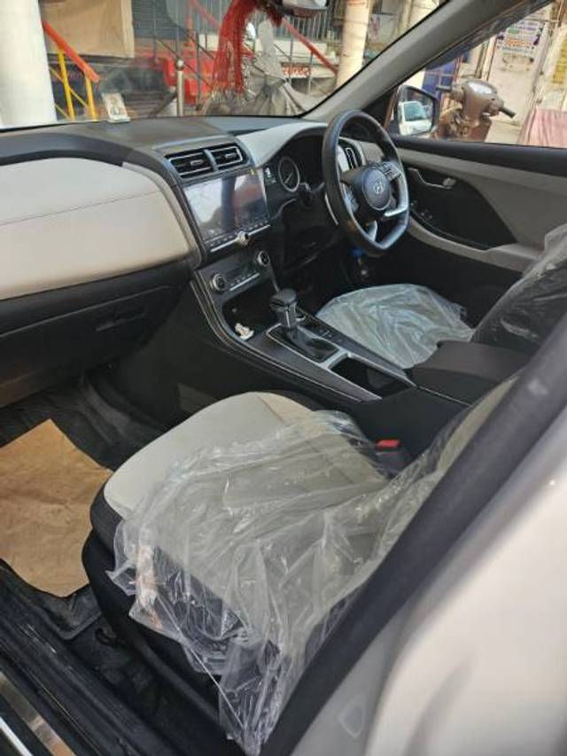 https://images10.gaadi.com/usedgaadi-sellcar/UsedCar/12da74be-8200-4f0b-bcaf-7fd3b8bc3c07/9655feaa-e487-4c5c-be2f-73321558e59f.jpg?imwidth=6400