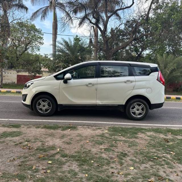 https://images10.gaadi.com/usedgaadi-sellcar/UsedCar/13094746-9143-4d7b-aea4-f04333bc9801/be00eae9-d5ff-402a-b0a6-255f848cdc7a.jpg?imwidth=6402