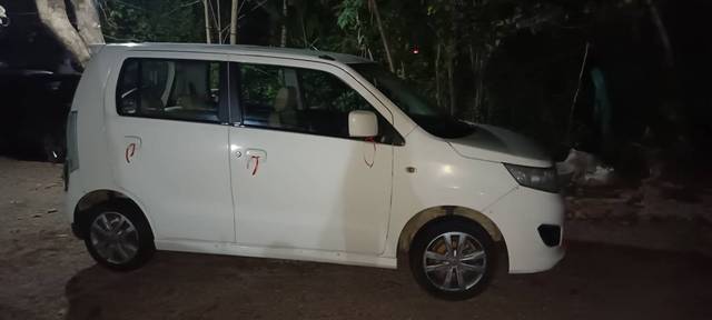 https://images10.gaadi.com/usedgaadi-sellcar/UsedCar/134ec2fa-d455-45e1-9198-b0fe65f27759/0a7eaffb-02e7-4ec1-98f8-fe8e4a60c230.jpg?imwidth=6401