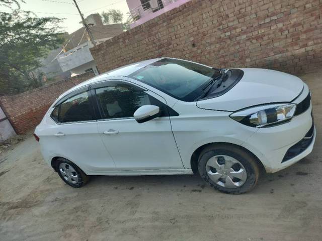 https://images10.gaadi.com/usedgaadi-sellcar/UsedCar/139df822-7ad9-4b87-bd7e-32037c9d6f06/0c8be893-4f3f-476b-ab1b-2dbe2919dd0b.jpg?imwidth=6401