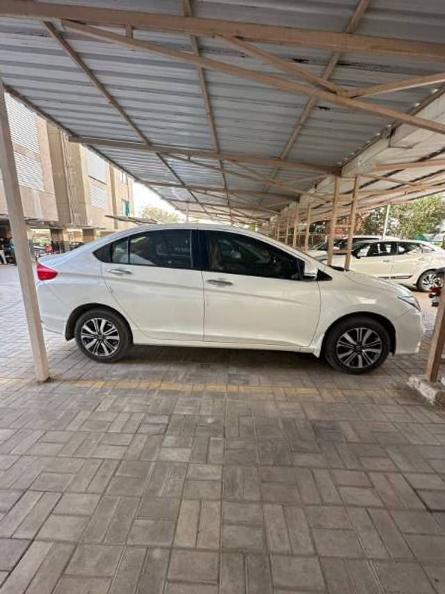 https://images10.gaadi.com/usedgaadi-sellcar/UsedCar/13f0d713-322d-4174-9a68-5d9a70632e31/91cef0f0-cf9f-4001-a058-32b3db3be641.jpg?imwidth=6401