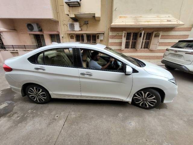 https://images10.gaadi.com/usedgaadi-sellcar/UsedCar/13f0f67a-4255-41ae-8d4b-43f008b4b12f/fd181c20-4585-41e3-ae57-c5307df1d317.jpg?imwidth=6401