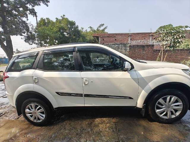 https://images10.gaadi.com/usedgaadi-sellcar/UsedCar/140d70a7-888f-4860-a87e-2b57eb5f2577/1d4bf2cf-ced5-48bb-ba32-9c95e74dbc0e.jpg?imwidth=6401