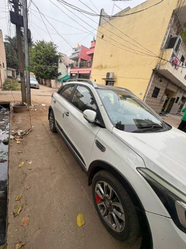 https://images10.gaadi.com/usedgaadi-sellcar/UsedCar/14237664-9b05-4f81-b4a6-f67132e18de9/8c01d35e-2f2b-499f-a279-49fc35e5b626.jpg?imwidth=6402