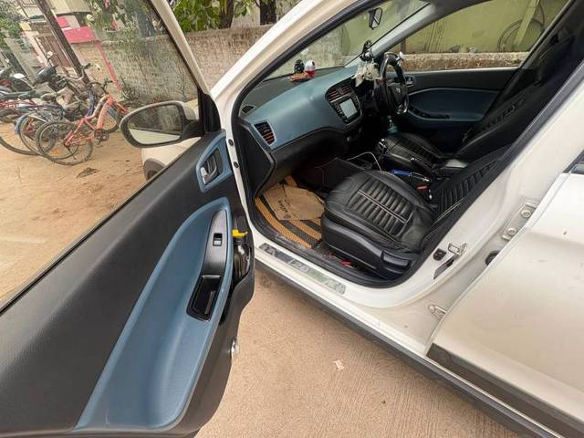 https://images10.gaadi.com/usedgaadi-sellcar/UsedCar/14237664-9b05-4f81-b4a6-f67132e18de9/dcaa7fe6-2344-45a3-989d-a085b73affae.jpg?imwidth=6401