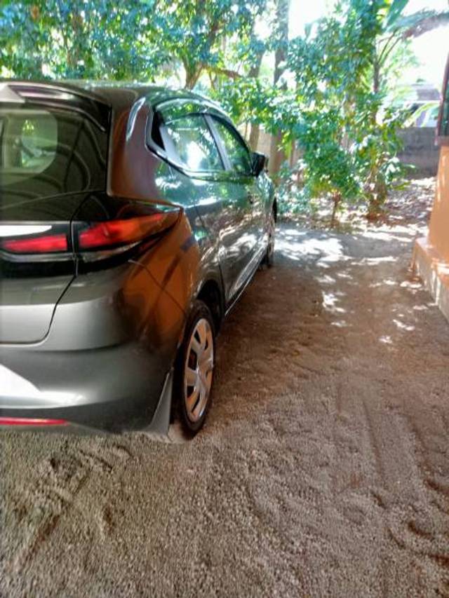 https://images10.gaadi.com/usedgaadi-sellcar/UsedCar/1430782c-6d3a-4f32-89c7-e293d3176a55/36dfe649-5909-4e91-9b29-35f662dad3c6.jpg?imwidth=6401