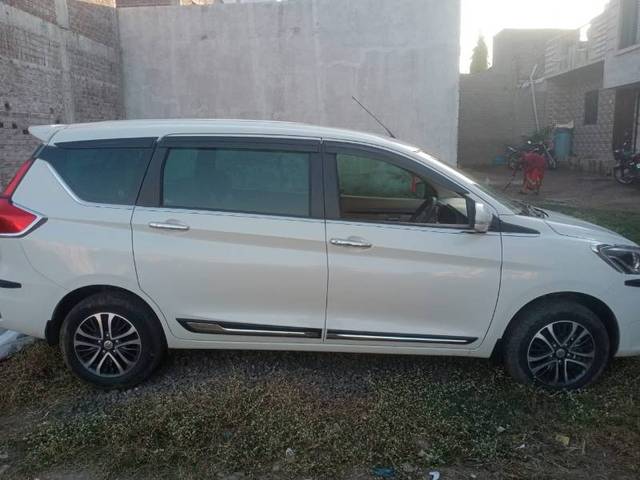 https://images10.gaadi.com/usedgaadi-sellcar/UsedCar/145e20d9-90f1-4bfb-b463-caf846ab56c1/b332dd0e-c77d-40a3-b498-35da844fef88.jpg?imwidth=6401