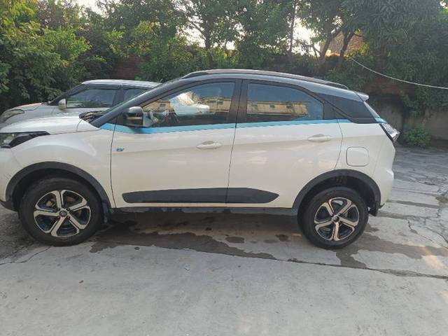 https://images10.gaadi.com/usedgaadi-sellcar/UsedCar/146e17d2-a53b-49ed-84a2-fb16fcccb3ca/f4b1b45c-472e-43fe-9f97-425d56ce94c2.jpg?imwidth=6402