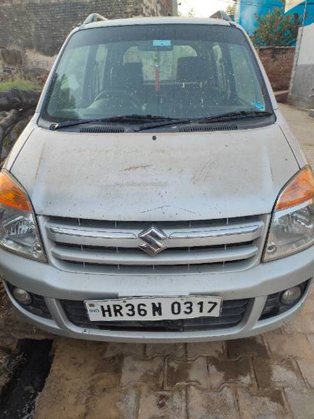 https://images10.gaadi.com/usedgaadi-sellcar/UsedCar/14d237bd-2370-4a58-8284-5f96741693b8/1edbd169-3d2a-43ad-8a05-5e07057a64ea.jpg?imwidth=6400