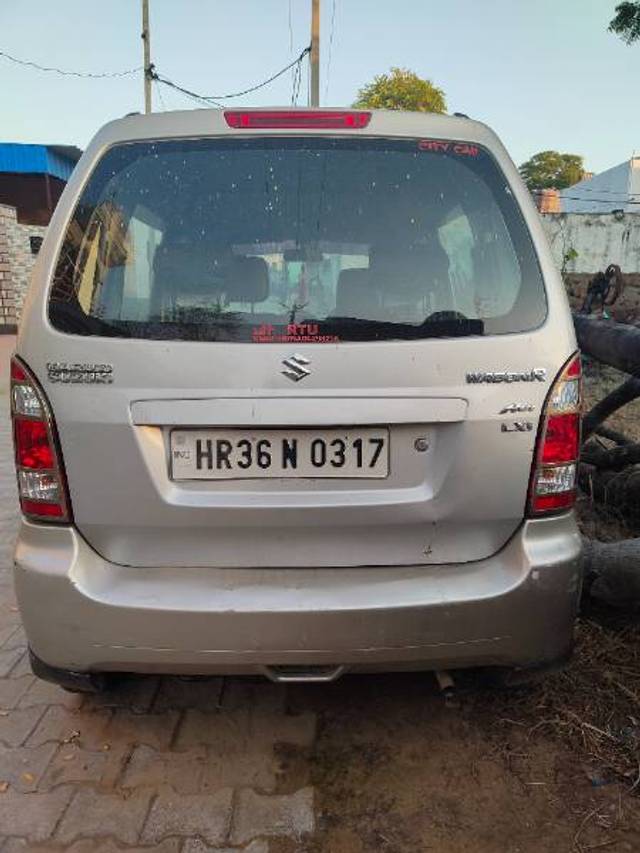 https://images10.gaadi.com/usedgaadi-sellcar/UsedCar/14d237bd-2370-4a58-8284-5f96741693b8/fd3ae42b-d0fe-4253-ba2f-a8af0fd70a76.jpg?imwidth=6402