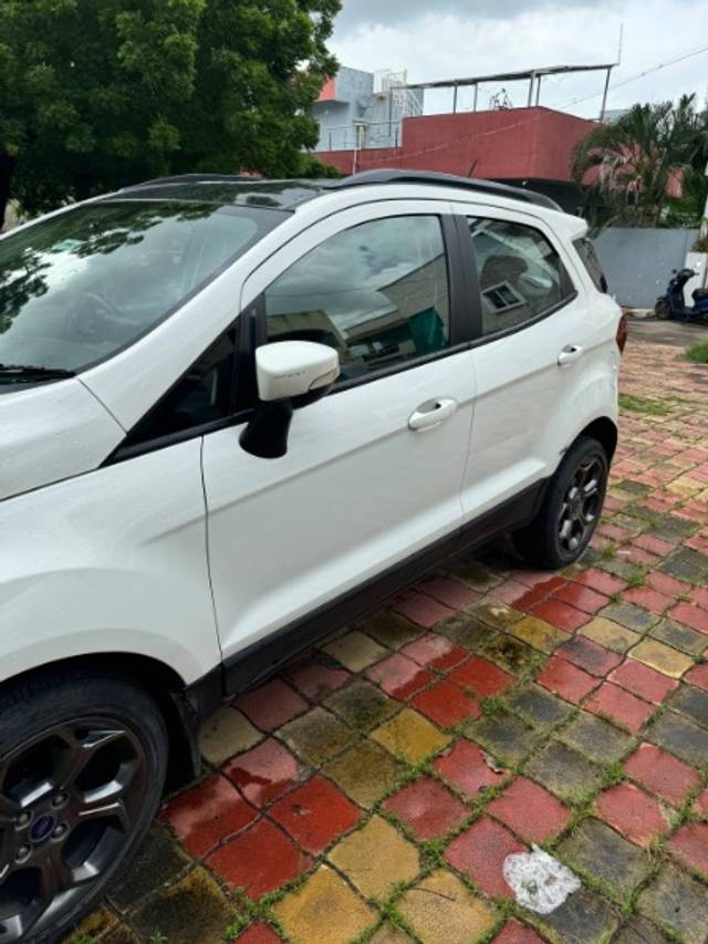 https://images10.gaadi.com/usedgaadi-sellcar/UsedCar/14df1f88-ca93-489d-8cdd-95937f0fde16/a5a4c298-9532-47e1-a47a-10833ffc4e3f.jpeg?imwidth=6401