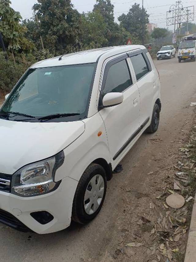 https://images10.gaadi.com/usedgaadi-sellcar/UsedCar/150cfdc9-737c-4a71-bd15-9cf9e738a223/606d03eb-2796-45ed-a2ae-d21ca3521969.jpg?imwidth=6400