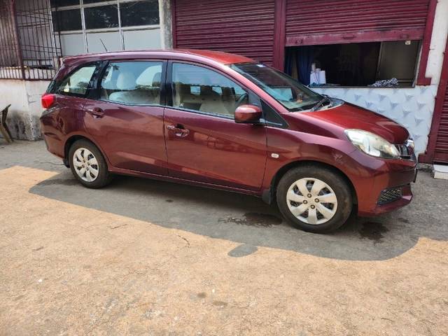 https://images10.gaadi.com/usedgaadi-sellcar/UsedCar/157258b8-7558-4cff-b424-ac979a4be468/76af36ad-5c36-4149-9726-bc58fd77d7c3.jpg?imwidth=6402