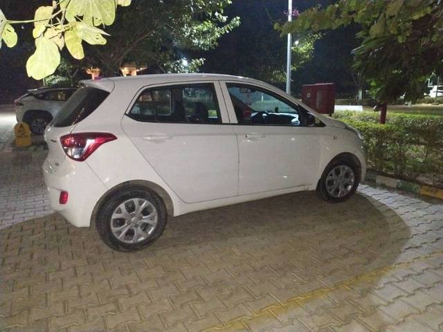 https://images10.gaadi.com/usedgaadi-sellcar/UsedCar/157d0307-5751-4562-a9ec-4e4e54dd5acc/65225812-95bd-4450-8254-feb50690925a.jpg?imwidth=6401