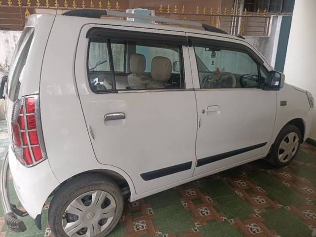 https://images10.gaadi.com/usedgaadi-sellcar/UsedCar/1580353a-a3be-42c2-815e-da4132a68ee2/3fdc7f14-42a4-4545-94a3-effbe13f1a03.jpg?imwidth=6400