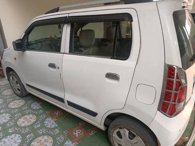 https://images10.gaadi.com/usedgaadi-sellcar/UsedCar/1580353a-a3be-42c2-815e-da4132a68ee2/feecdaeb-e2d3-46f9-96cc-48018abb97ca.jpg?imwidth=6402