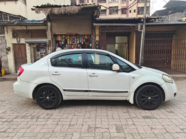 https://images10.gaadi.com/usedgaadi-sellcar/UsedCar/15dea274-a6c6-42c0-a599-dd90055c2ca1/daf3f828-39c9-46dd-8ea3-ca51979e533b.jpeg?imwidth=6401