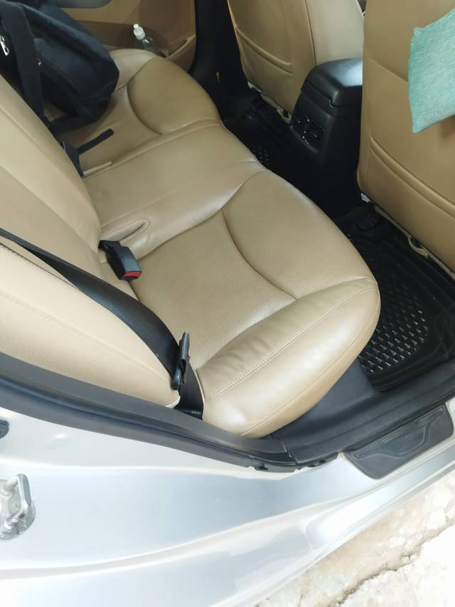 https://images10.gaadi.com/usedgaadi-sellcar/UsedCar/15eb4033-c2d7-4784-9a50-af43f33ec4a1/1d4abcd1-0f36-4fab-aff4-3cc7cc53f5b5.jpeg?imwidth=6401
