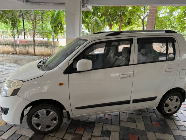 https://images10.gaadi.com/usedgaadi-sellcar/UsedCar/162e4296-1b08-404f-bb07-3519d20404b6/cfe11e0a-57e4-4a13-a622-22e964f79bd5.jpg?imwidth=6400